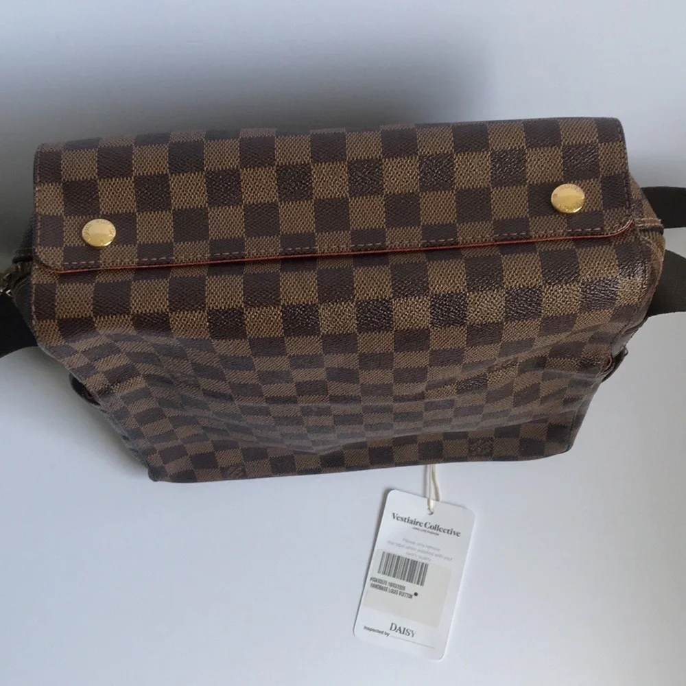 Pre-Love Louis Vuitton Naviglio Messenger Bag in the iconic Damier Ebene